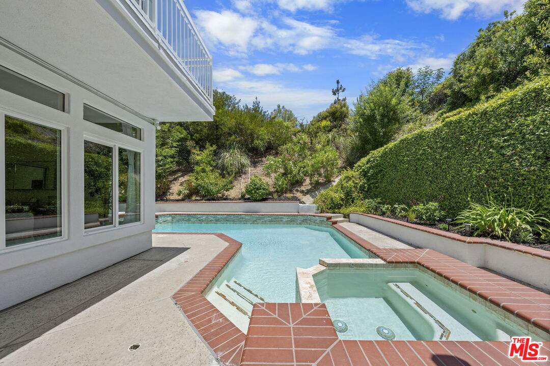 22248 Cairnloch ST