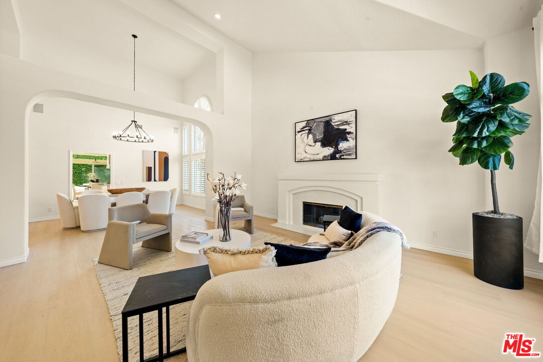 22248 Cairnloch ST