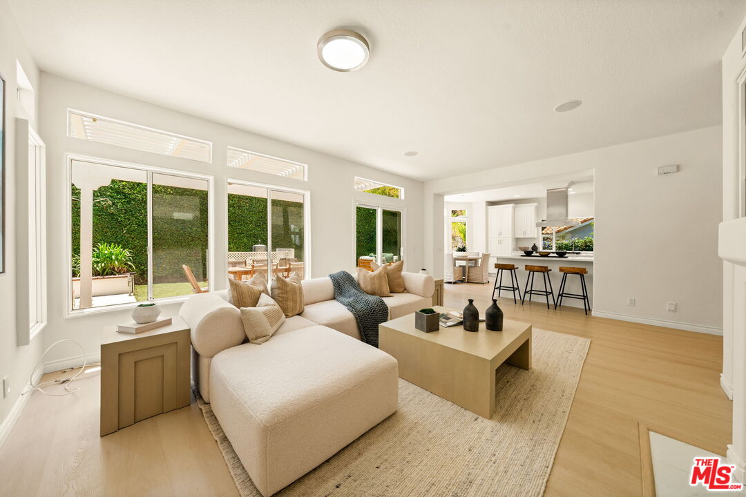 22248 Cairnloch ST