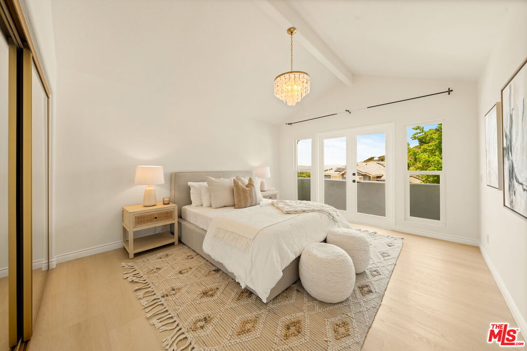 22248 Cairnloch ST