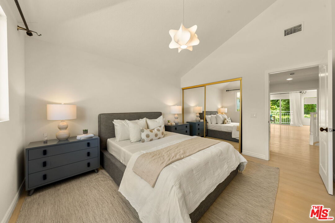 22248 Cairnloch ST