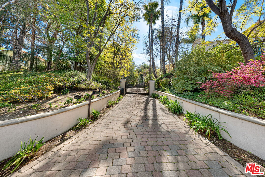4730 Azucena Rd