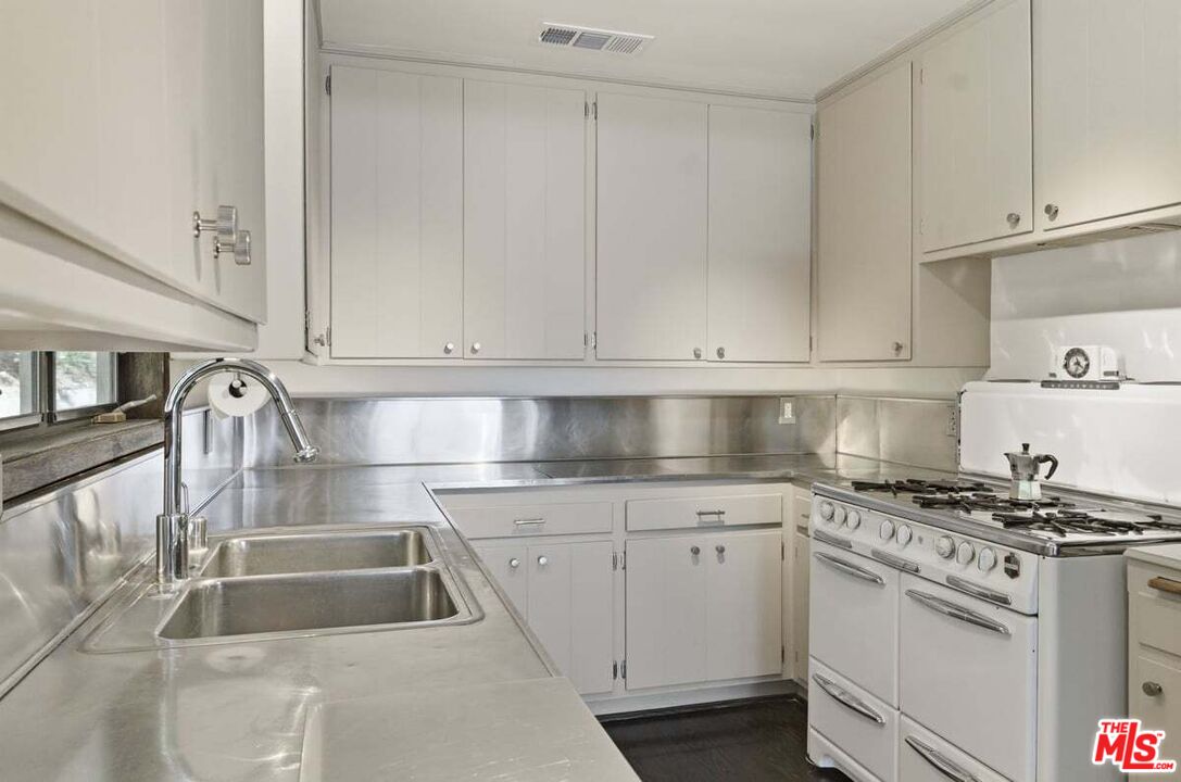 3581 Avenida Del Sol