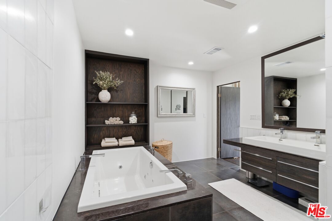 3581 Avenida Del Sol