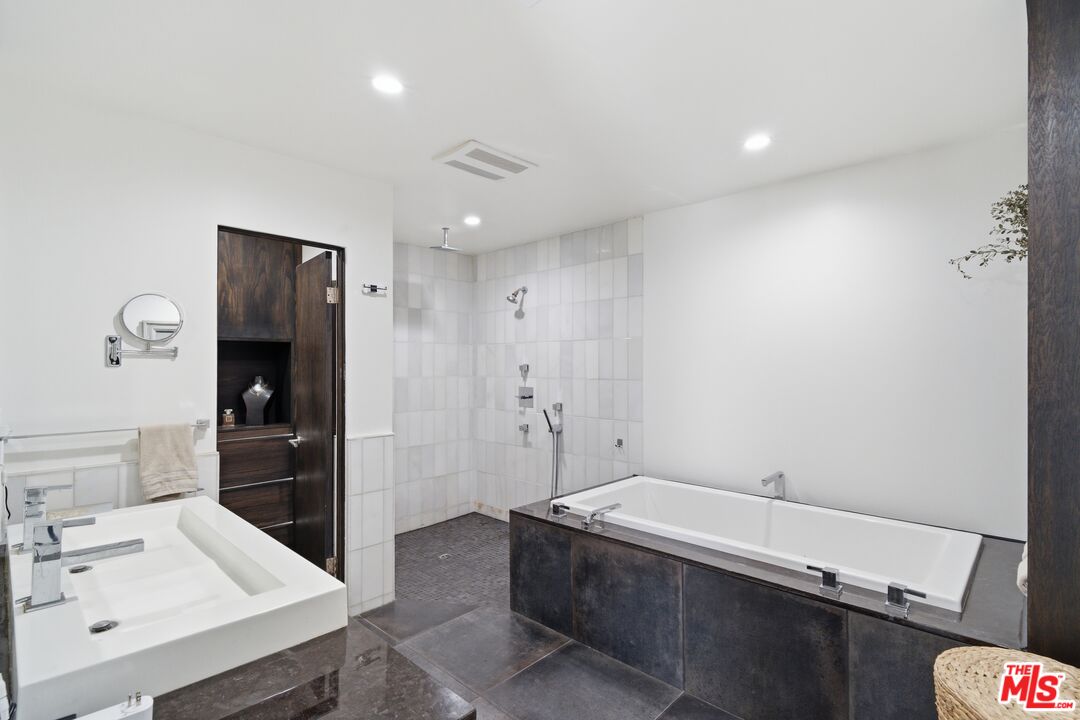 3581 Avenida Del Sol