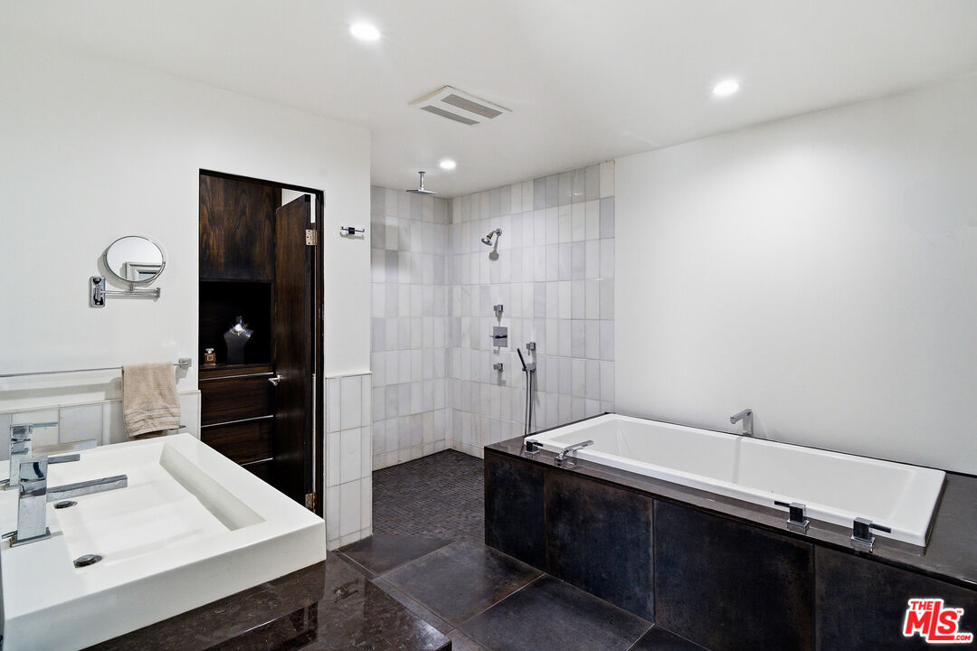 3581 Avenida Del Sol