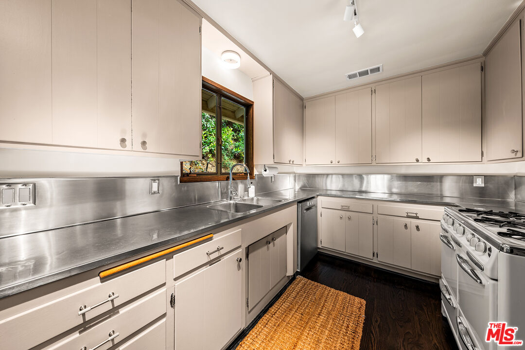 3581 Avenida Del Sol