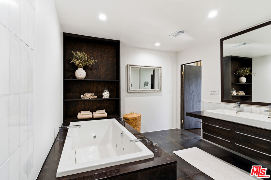 3581 Avenida Del Sol