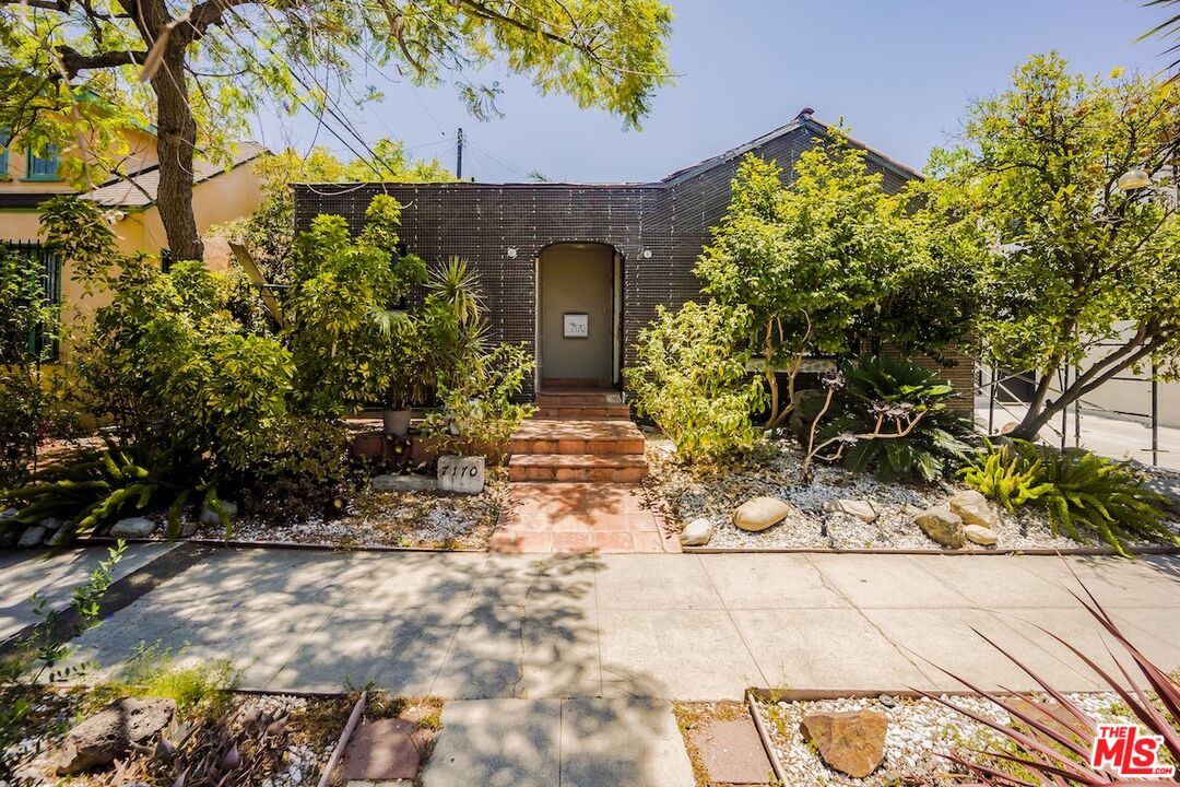 7170 Rosewood Ave
