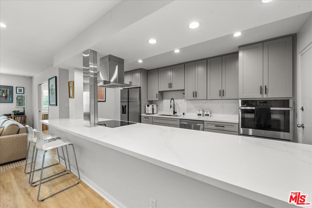 1045 N Kings Rd Unit: 204