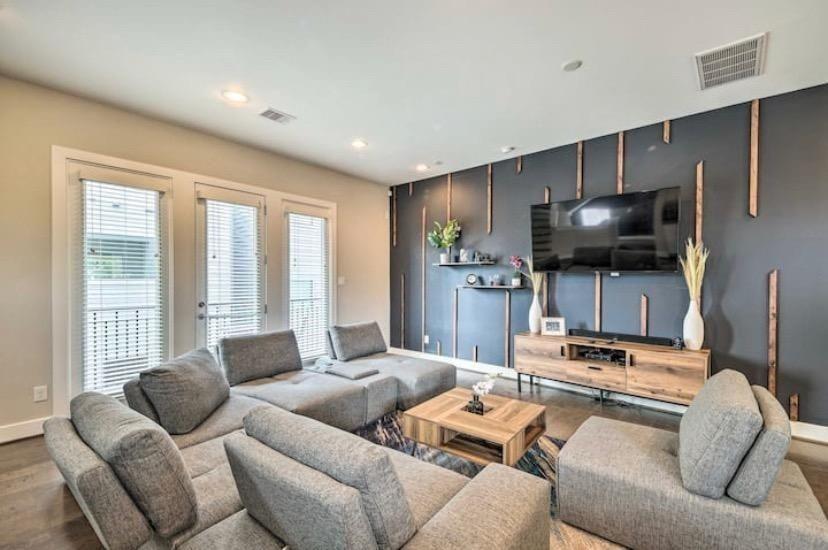 2403 Everett Street # C