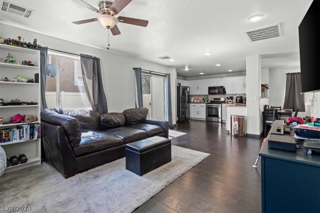 8253 New Leaf Avenue