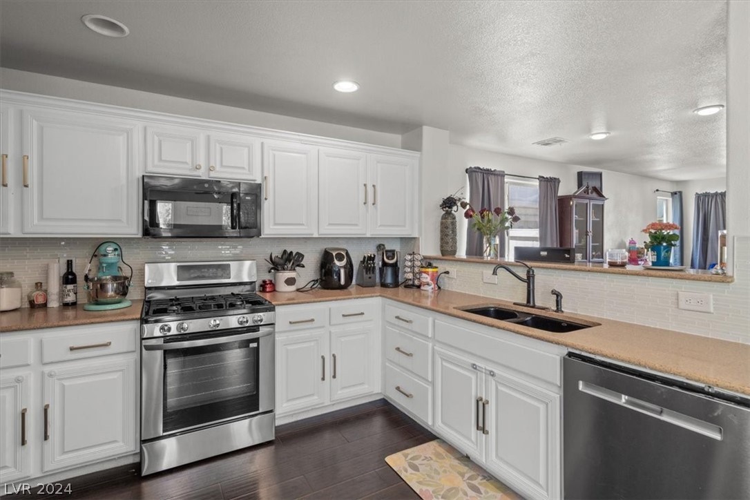 8253 New Leaf Avenue