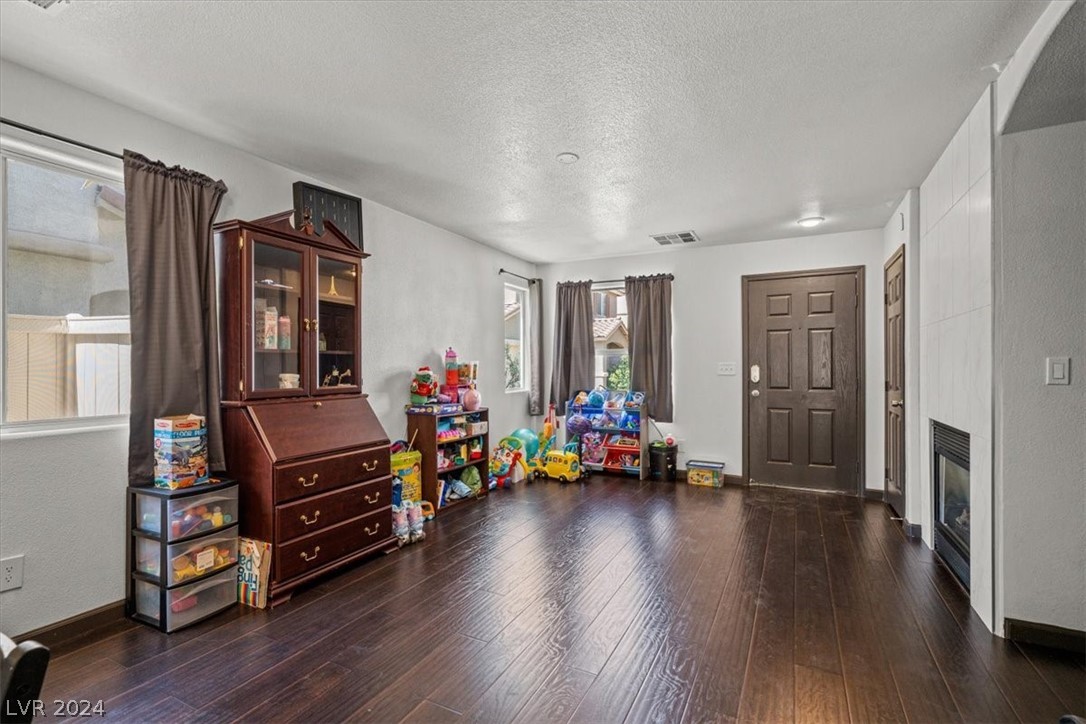 8253 New Leaf Avenue