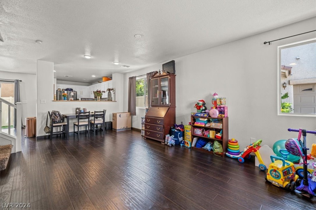 8253 New Leaf Avenue