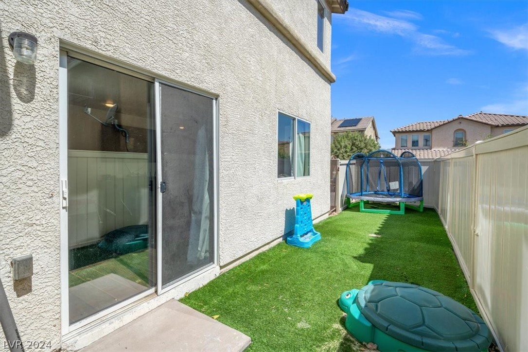 8253 New Leaf Avenue