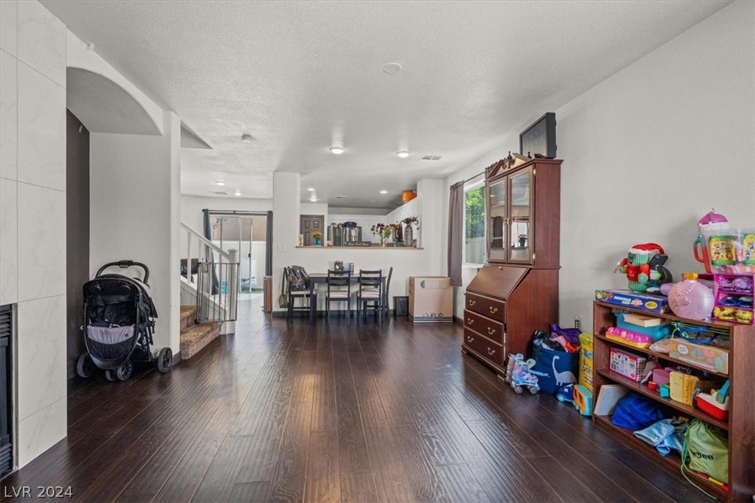 8253 New Leaf Avenue