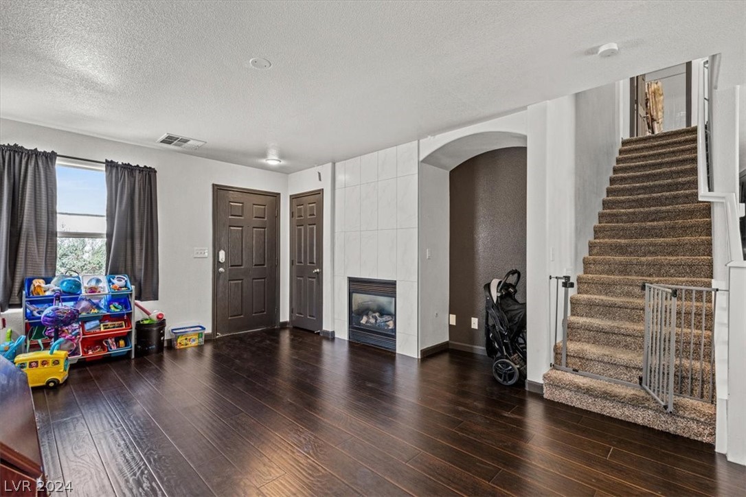 8253 New Leaf Avenue