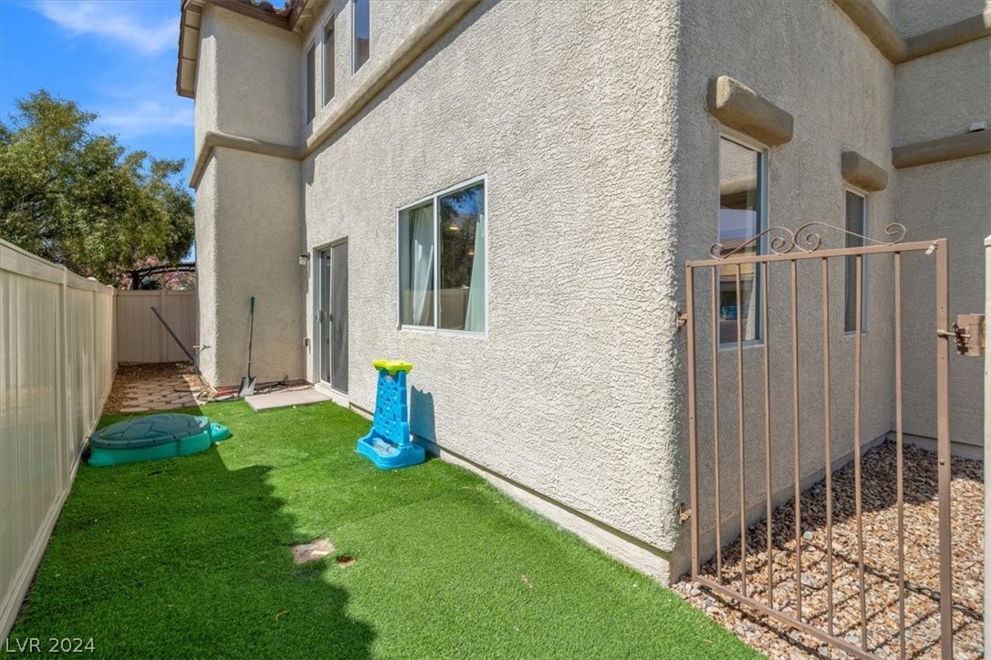 8253 New Leaf Avenue