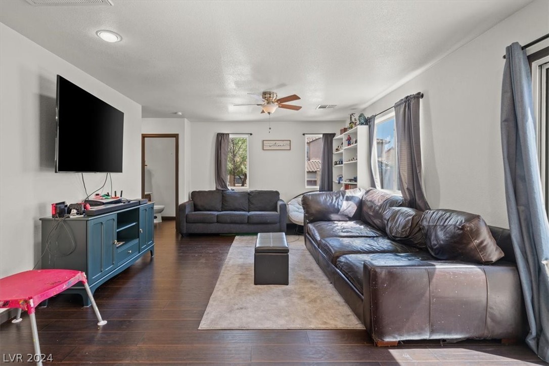 8253 New Leaf Avenue