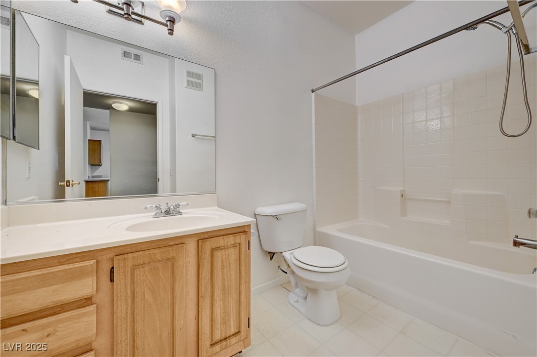 5655 East Sahara Avenue 2046