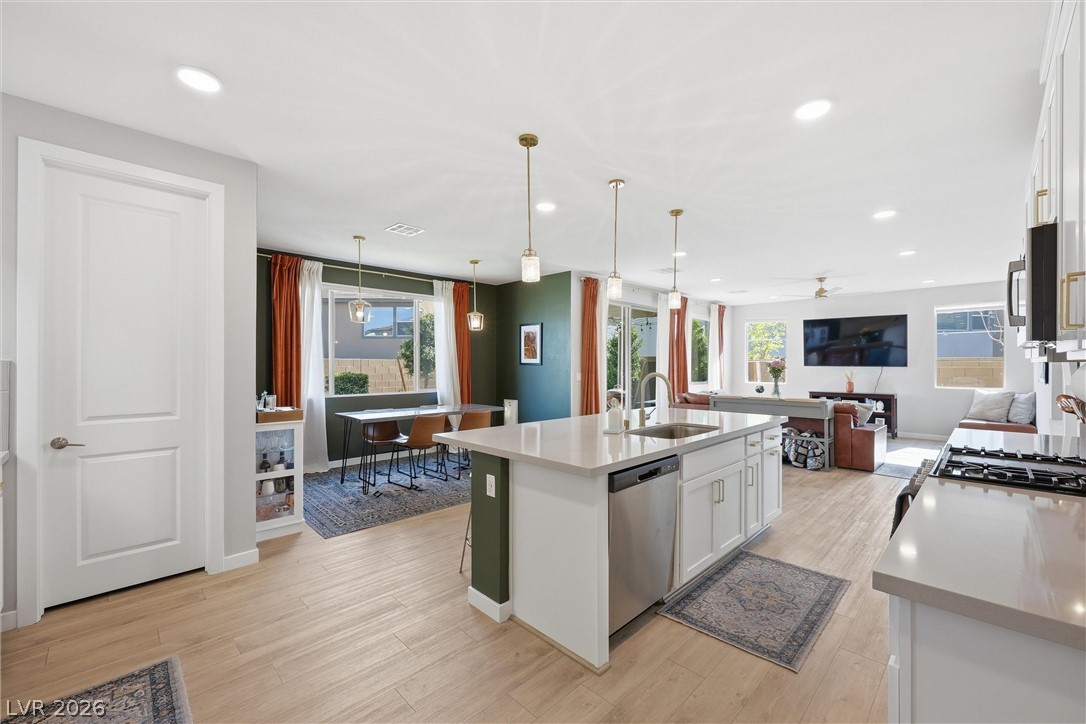 6922 Desert Finch Street