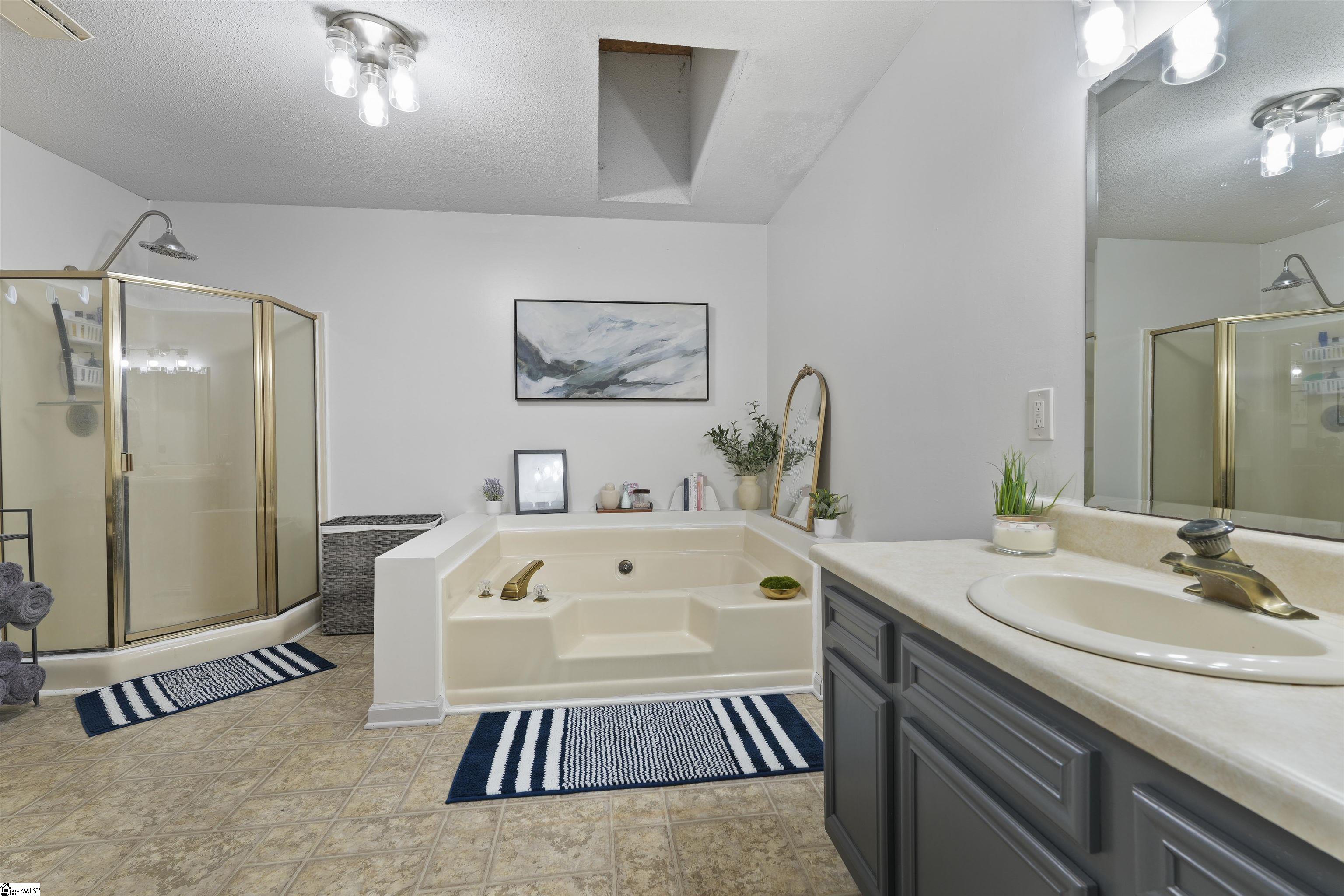 101 J Pearle Court