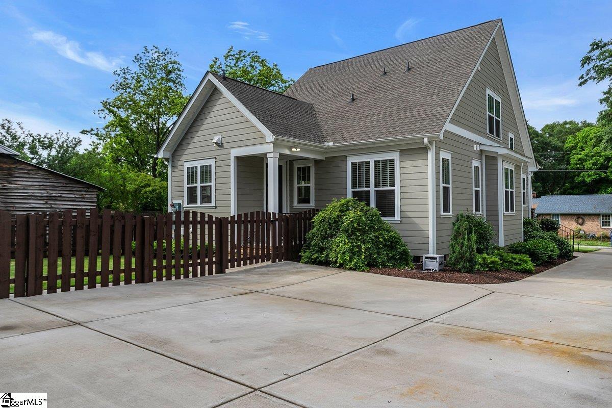 104 Andrews Lane