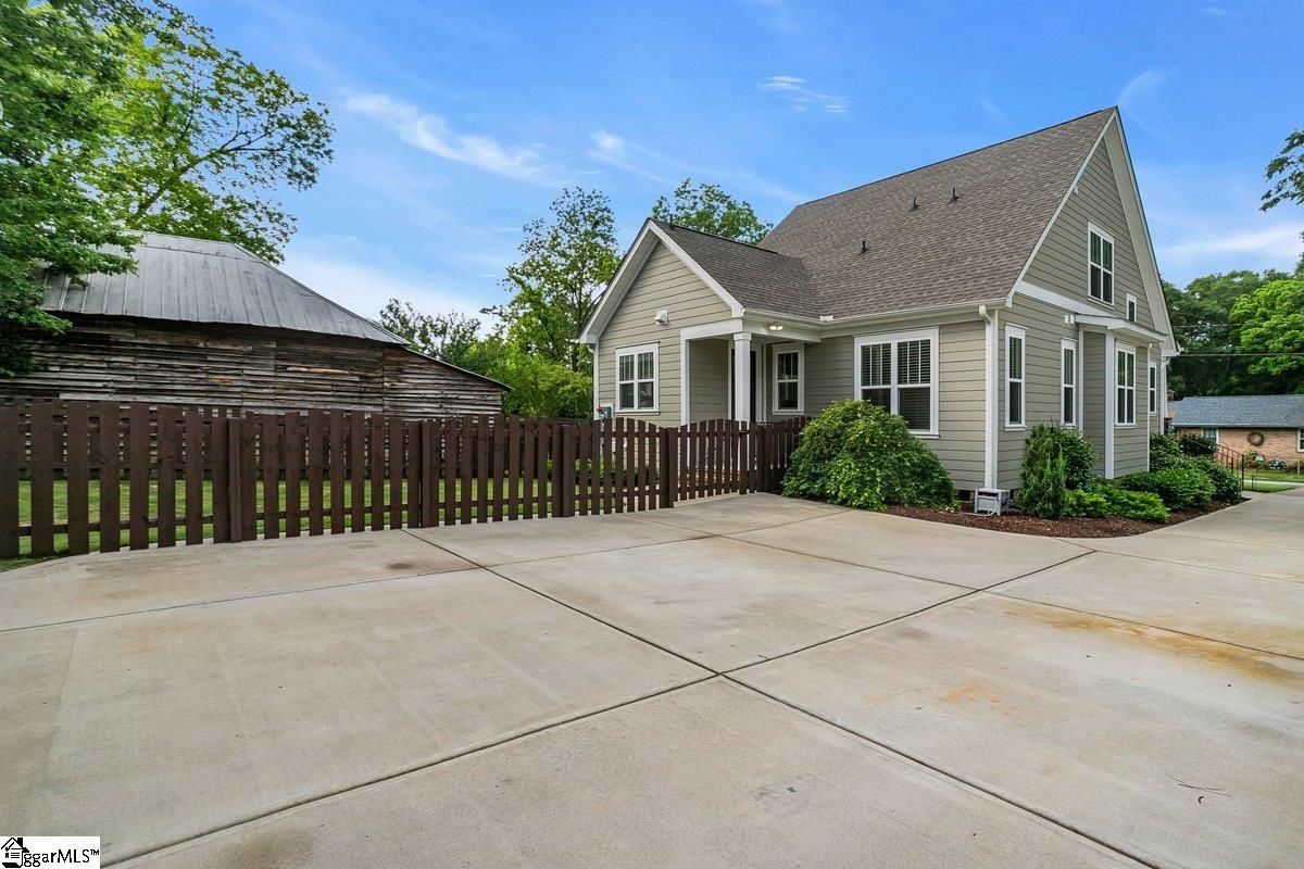 104 Andrews Lane
