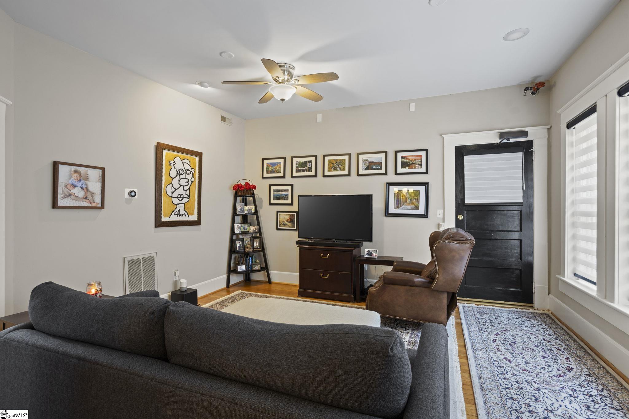400 E Washington Street Unit 3