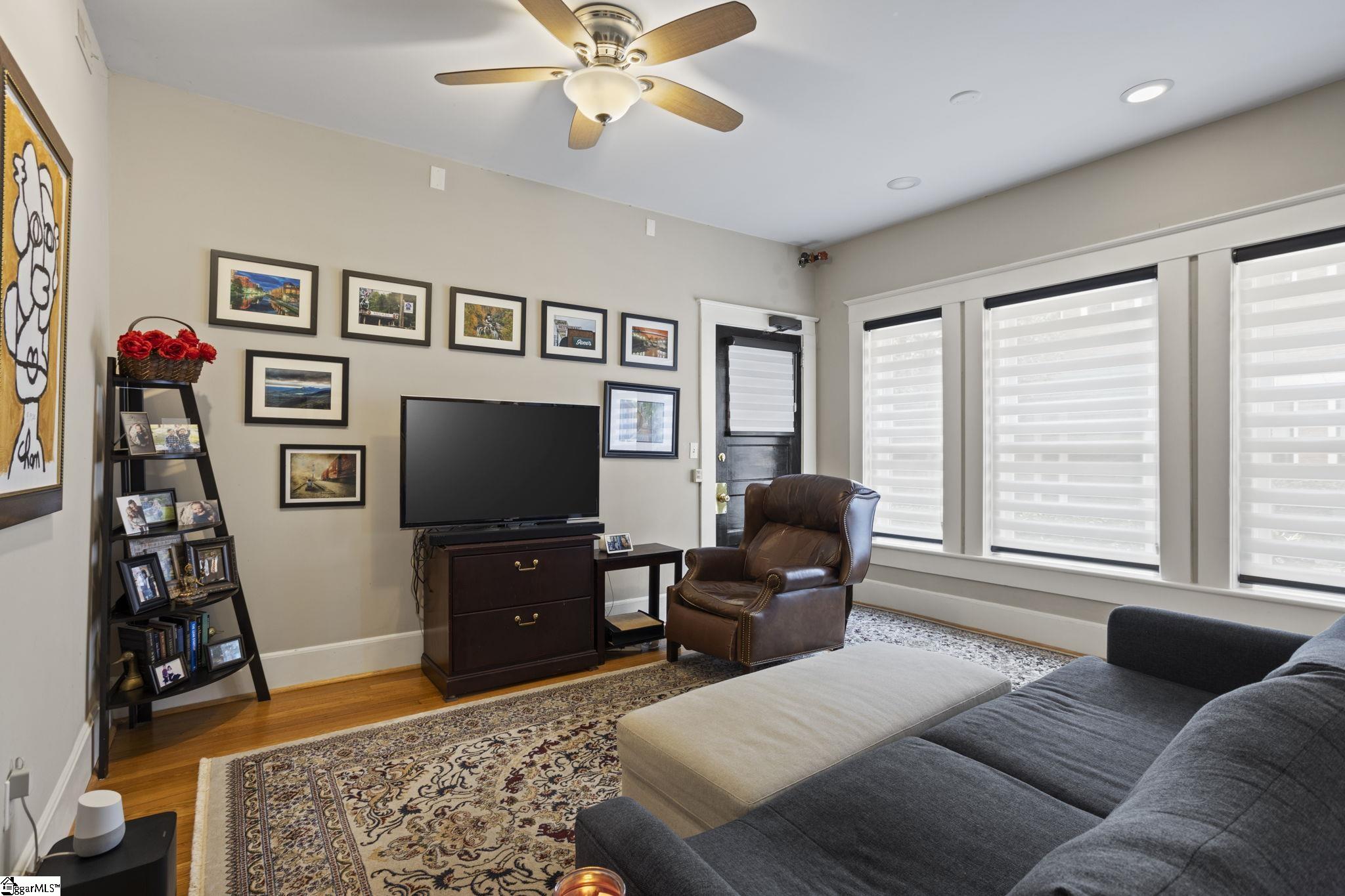 400 E Washington Street Unit 3
