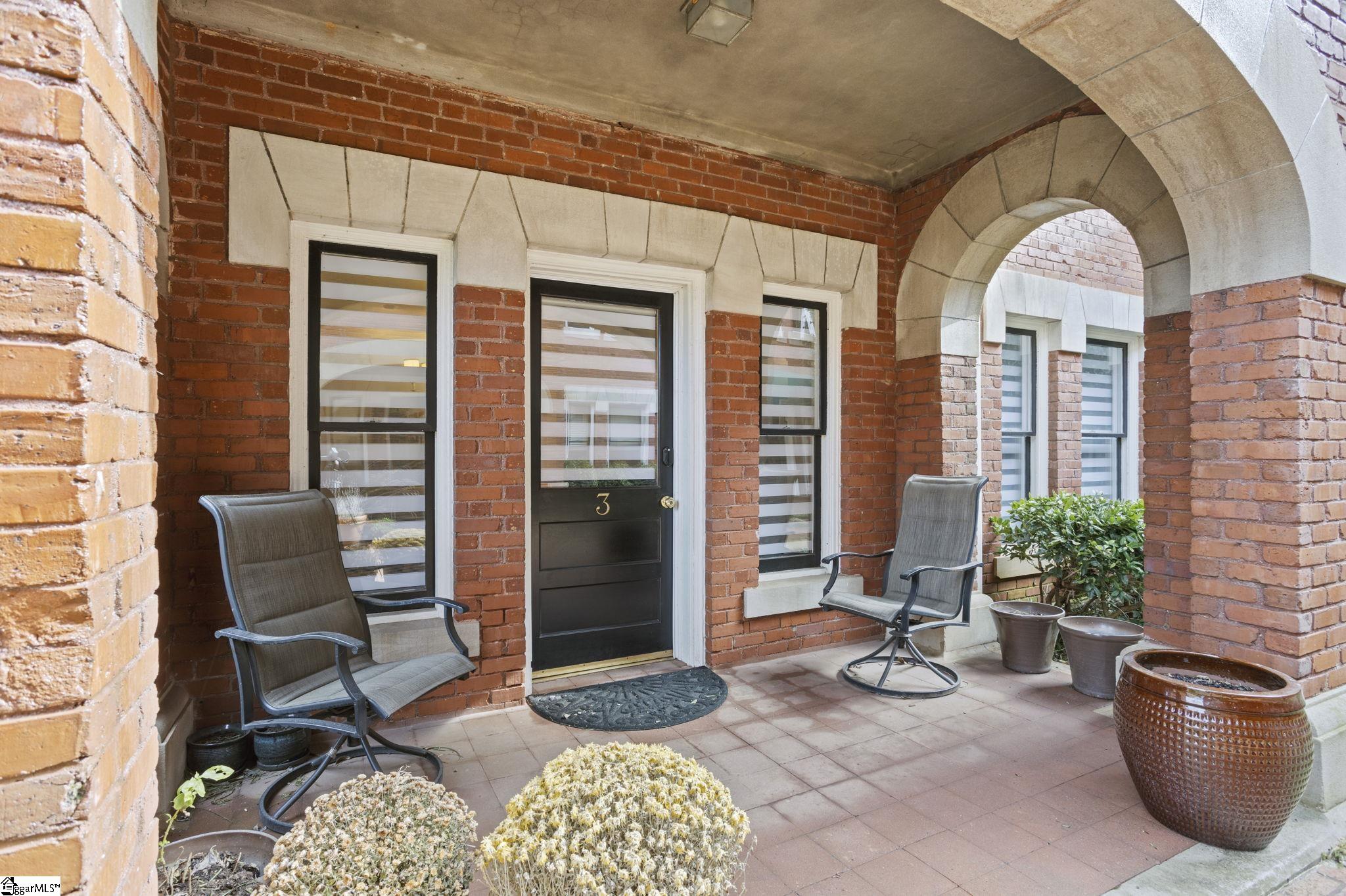 400 E Washington Street Unit 3