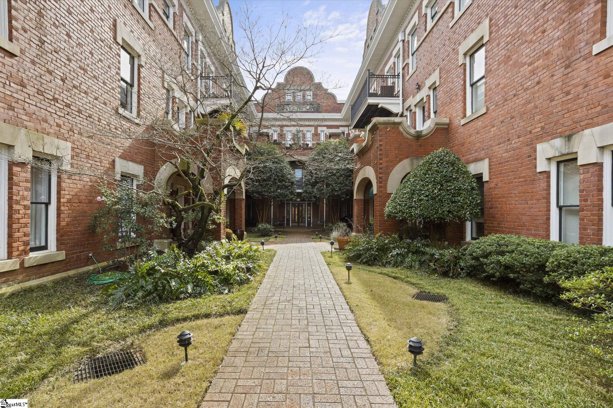 400 E Washington Street Unit 3