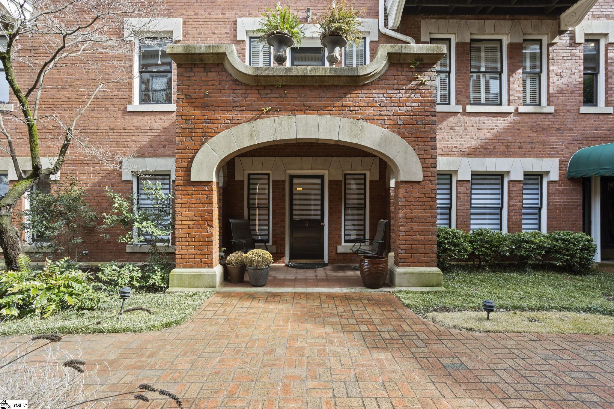 400 E Washington Street Unit 3
