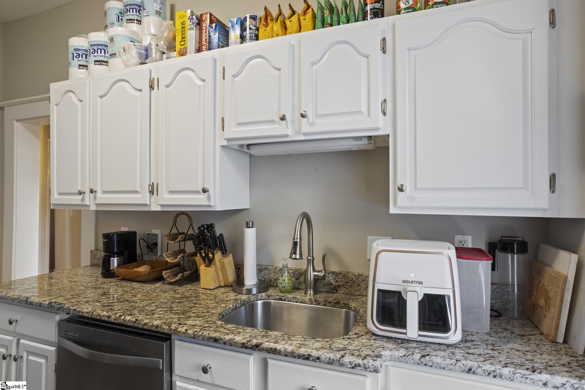 400 E Washington Street Unit 3