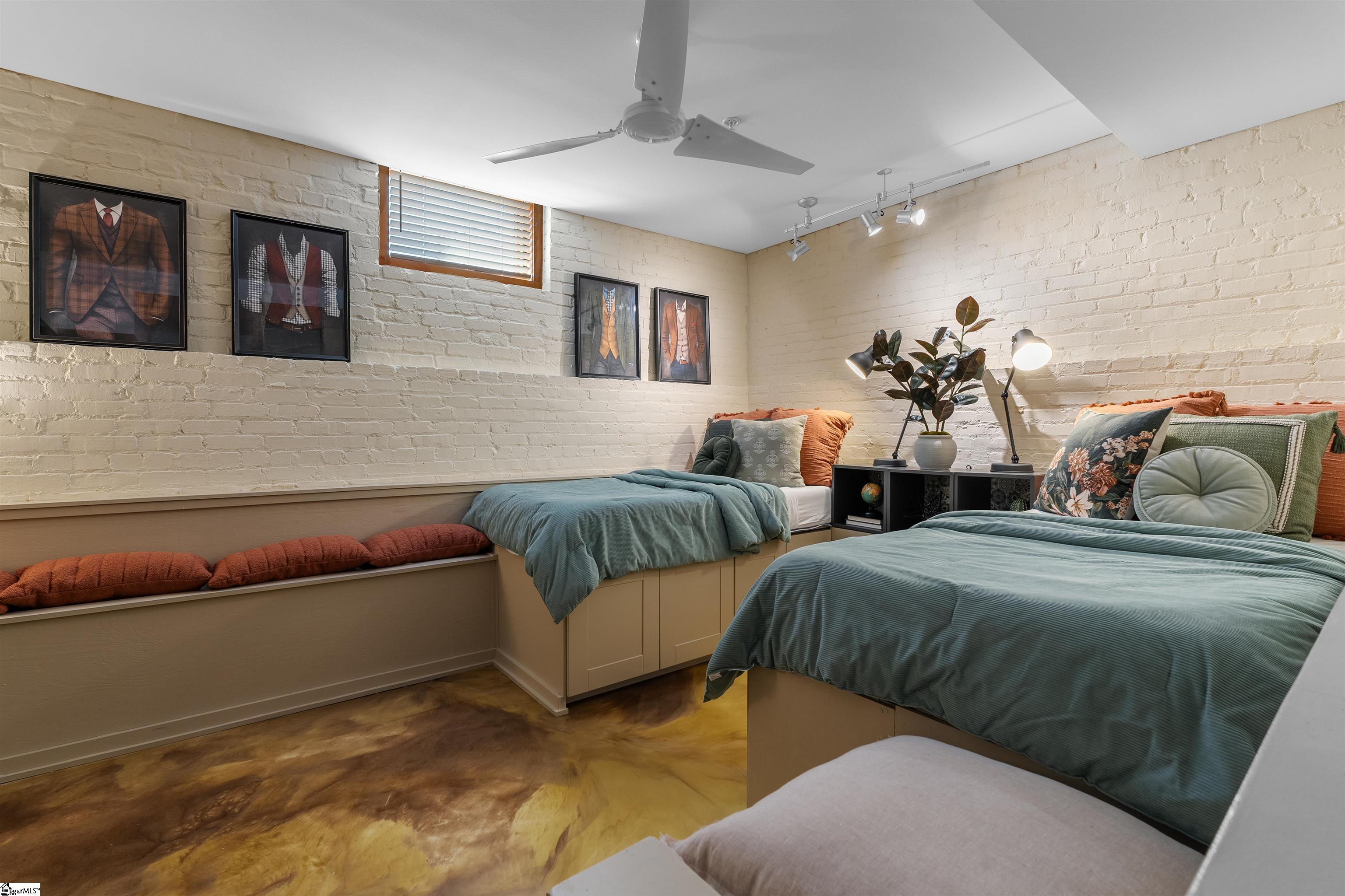 400 E Washington Street Unit 28