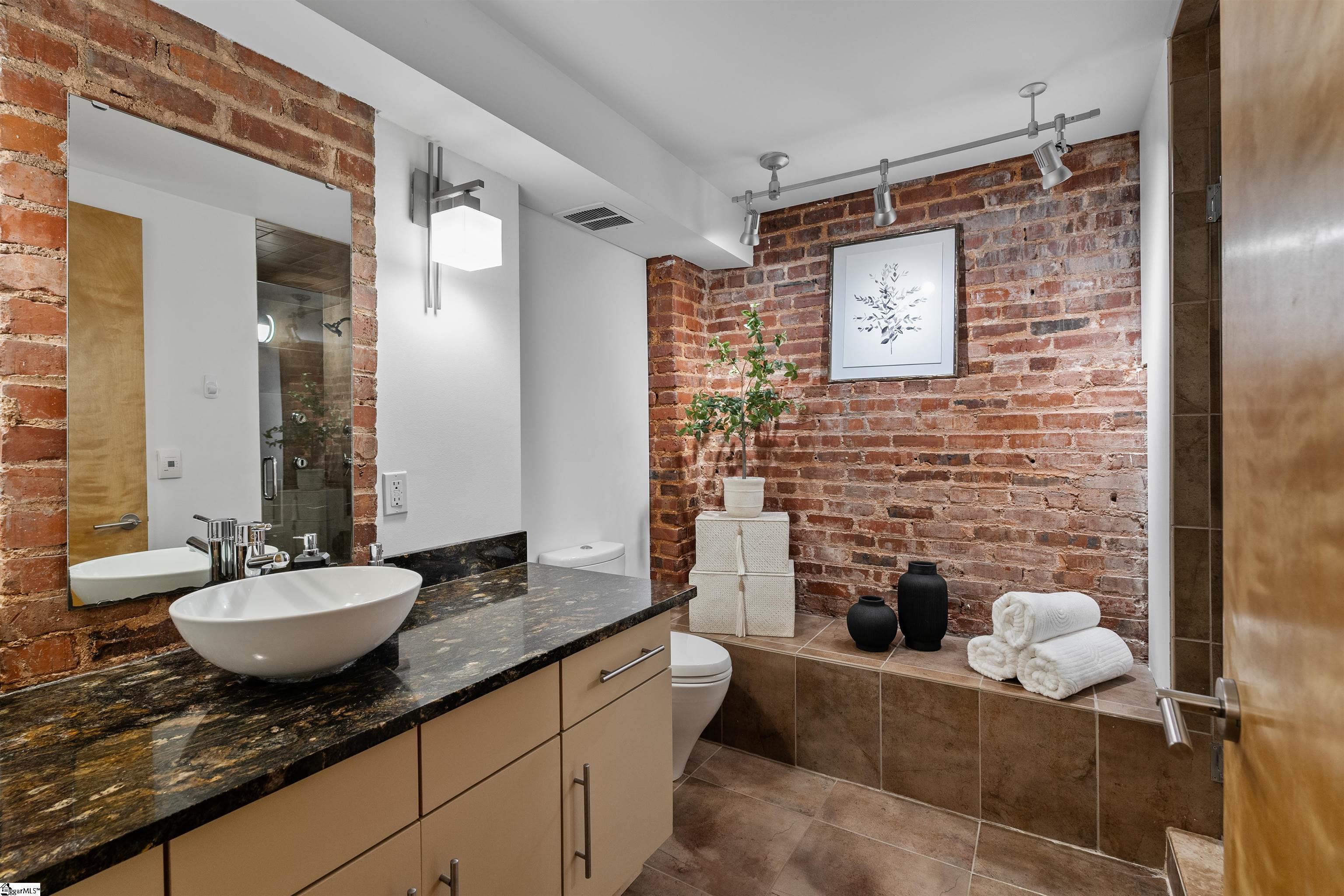 400 E Washington Street Unit 28