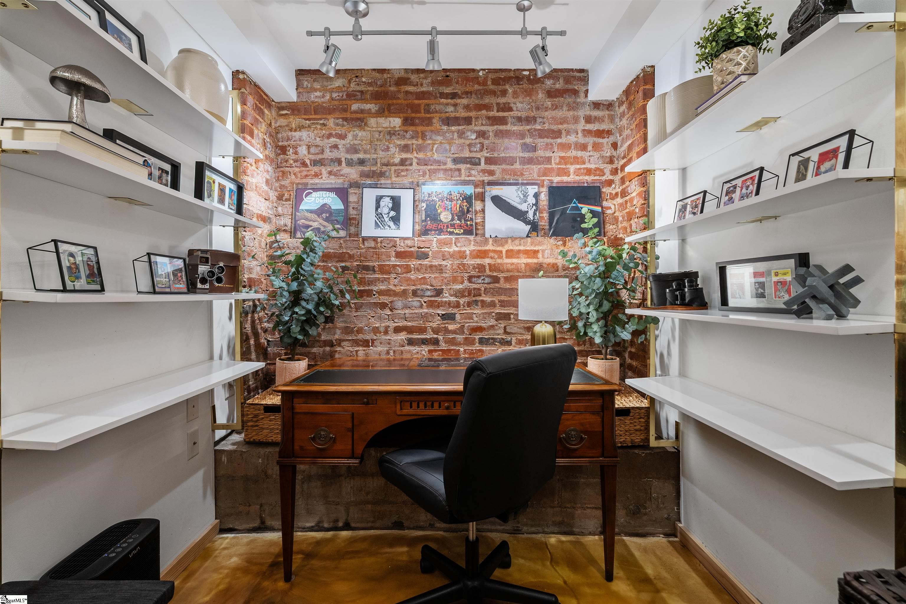 400 E Washington Street Unit 28