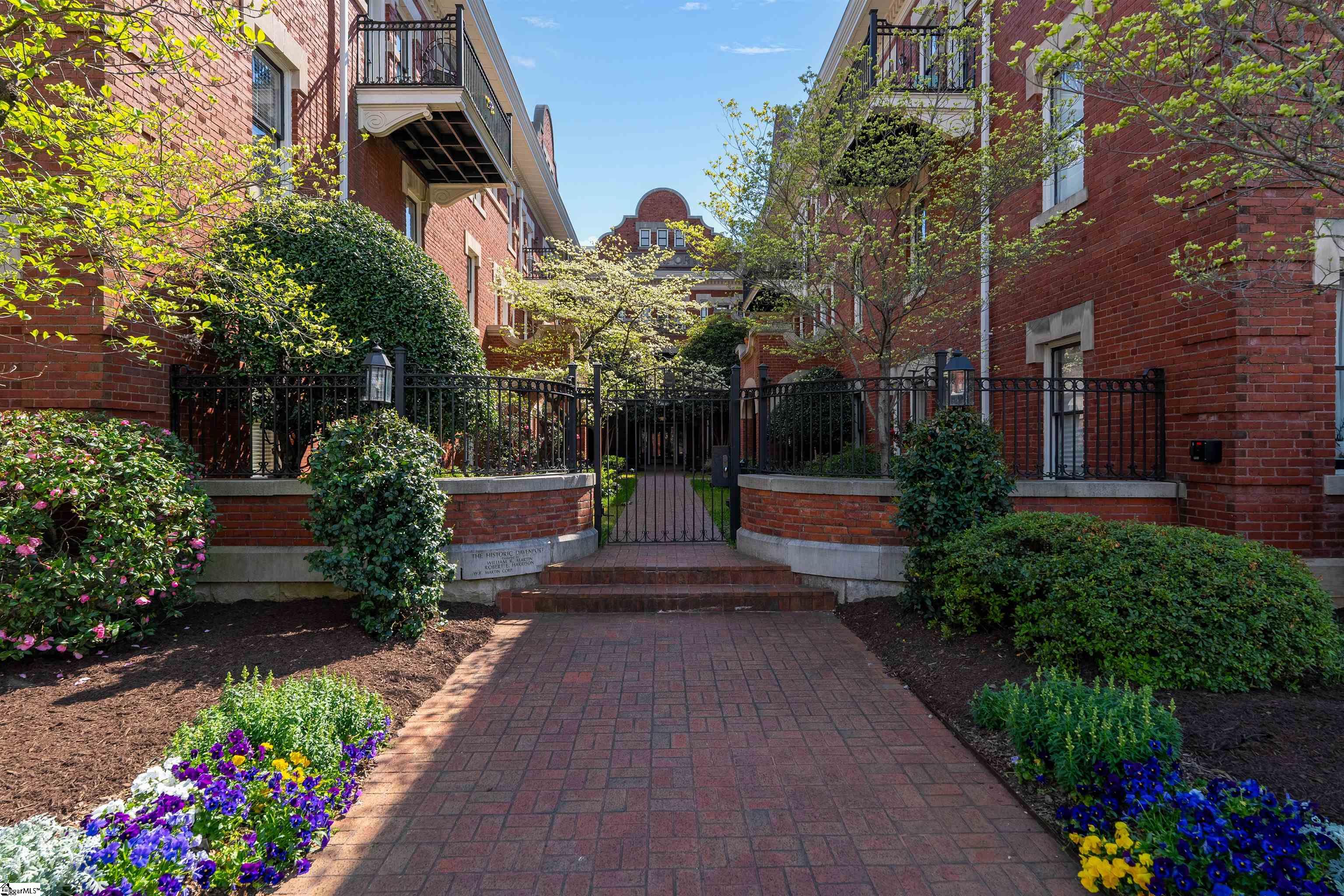 400 E Washington Street Unit 28