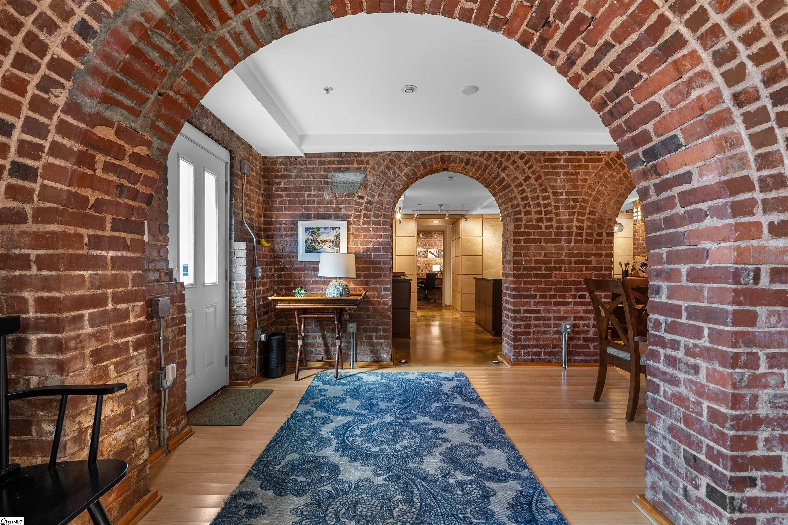 400 E Washington Street Unit 28