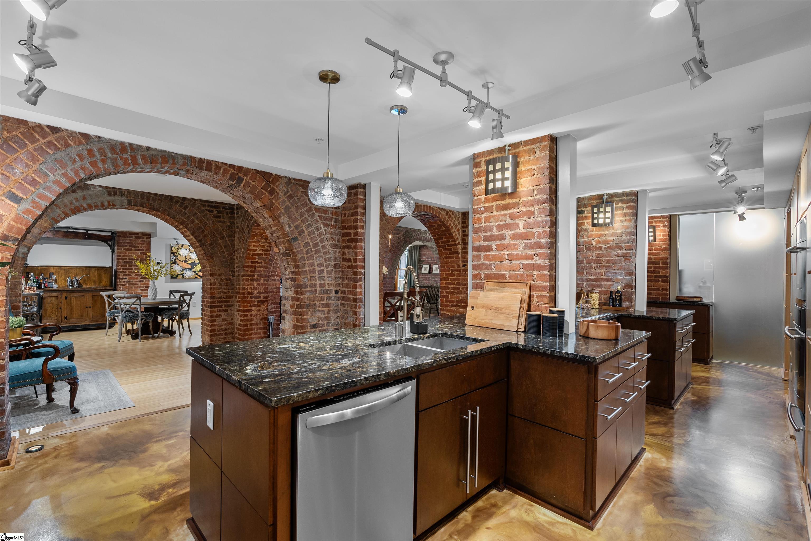400 E Washington Street Unit 28