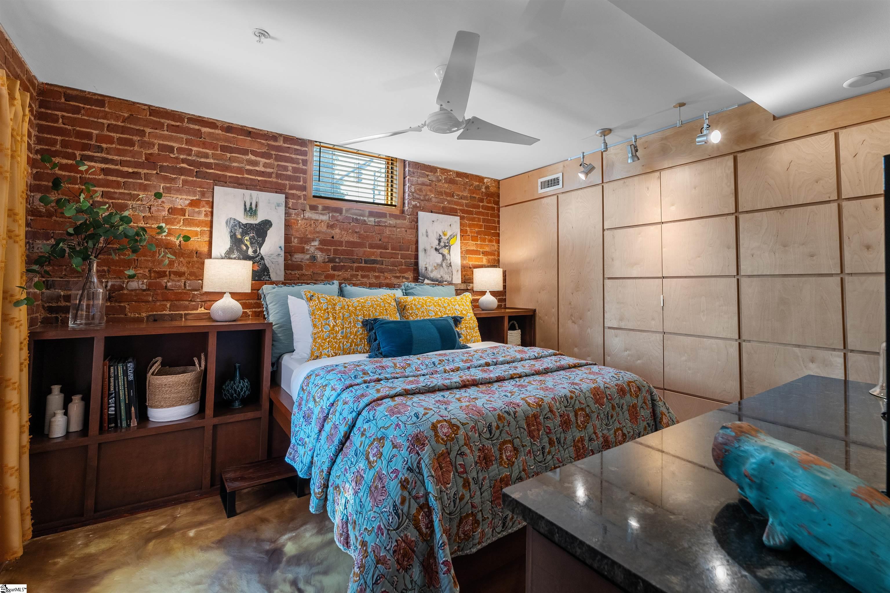 400 E Washington Street Unit 28