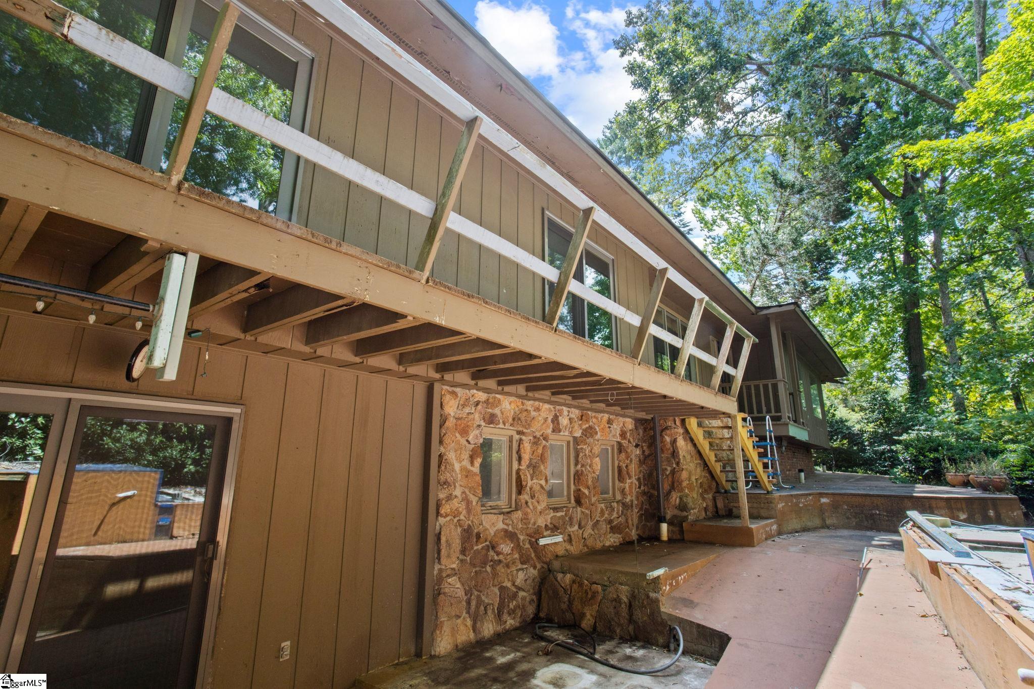 467 Henderson Road