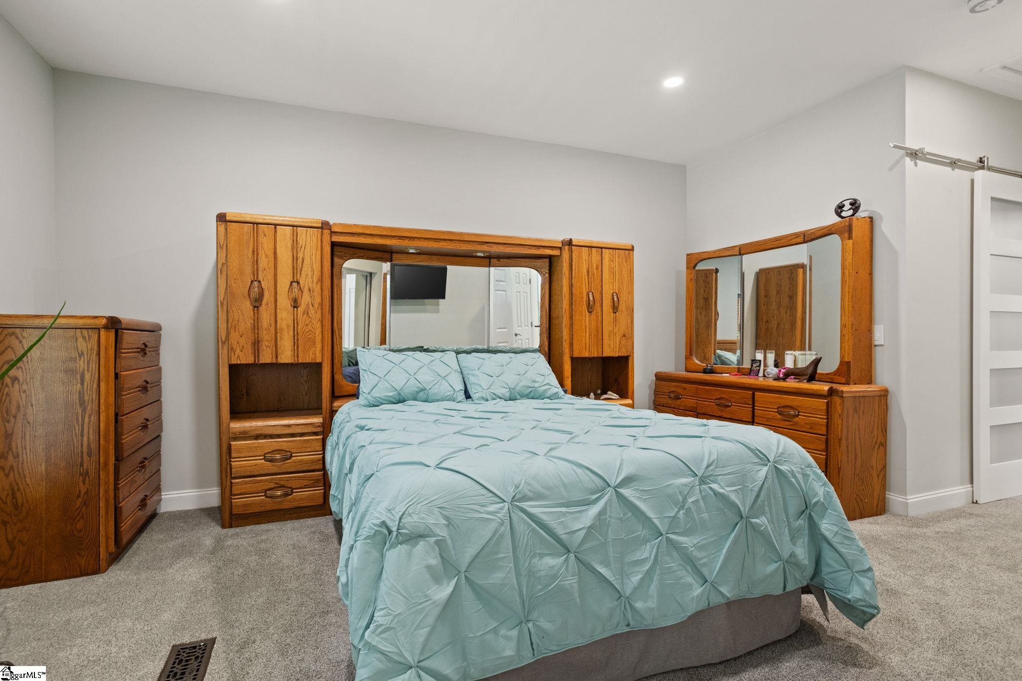 122 Bradley Boulevard