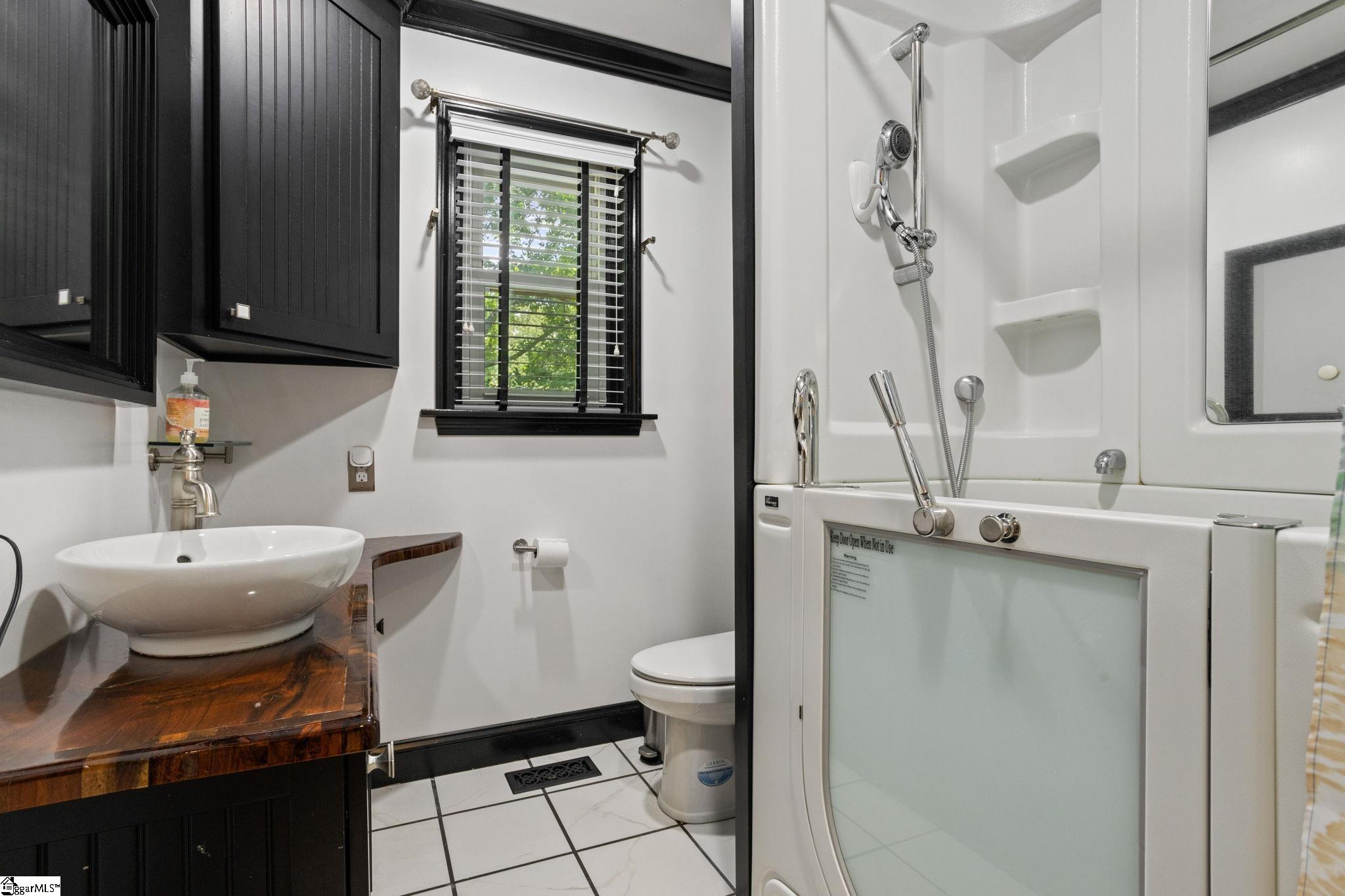 122 Bradley Boulevard