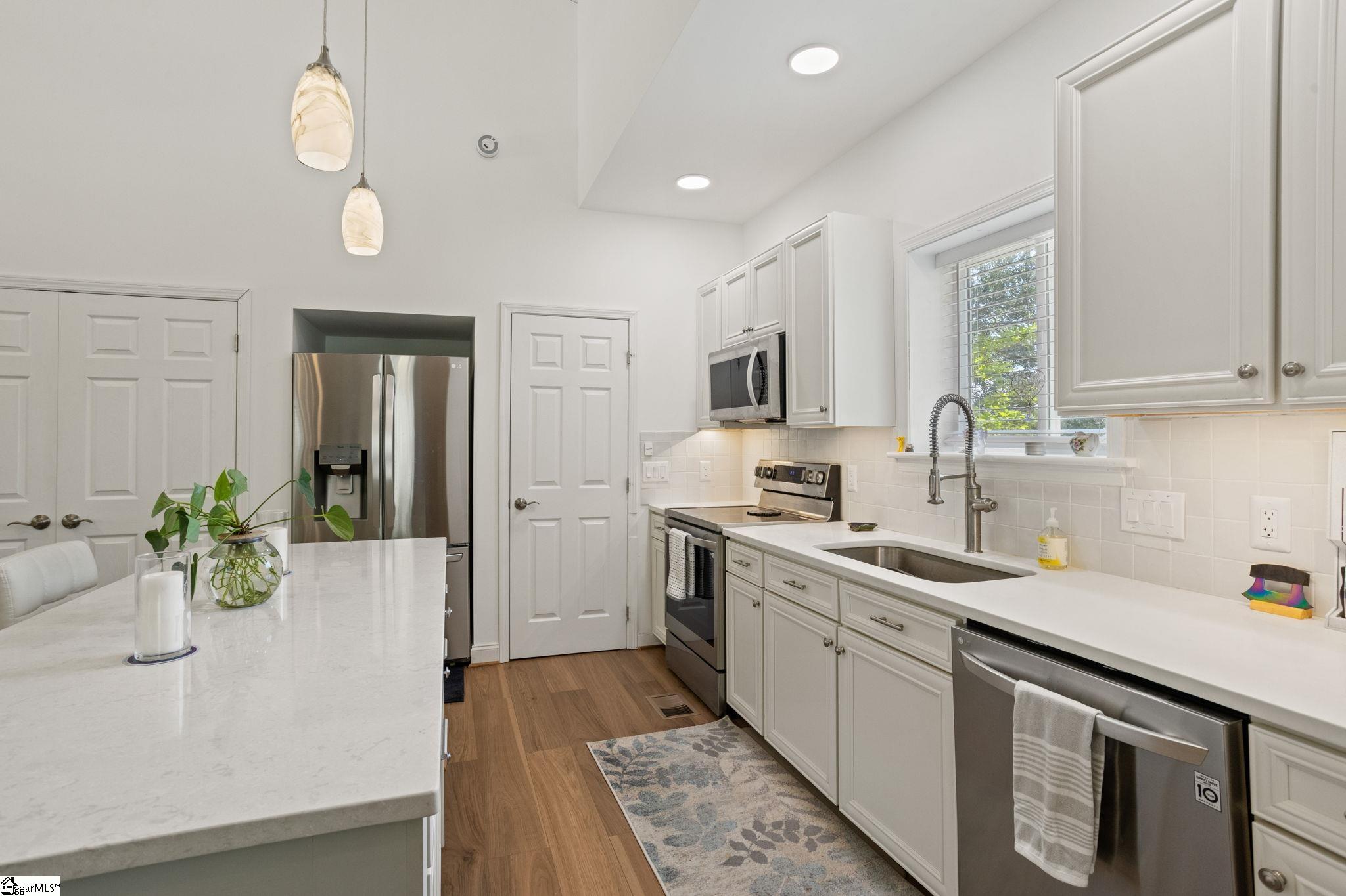 122 Bradley Boulevard