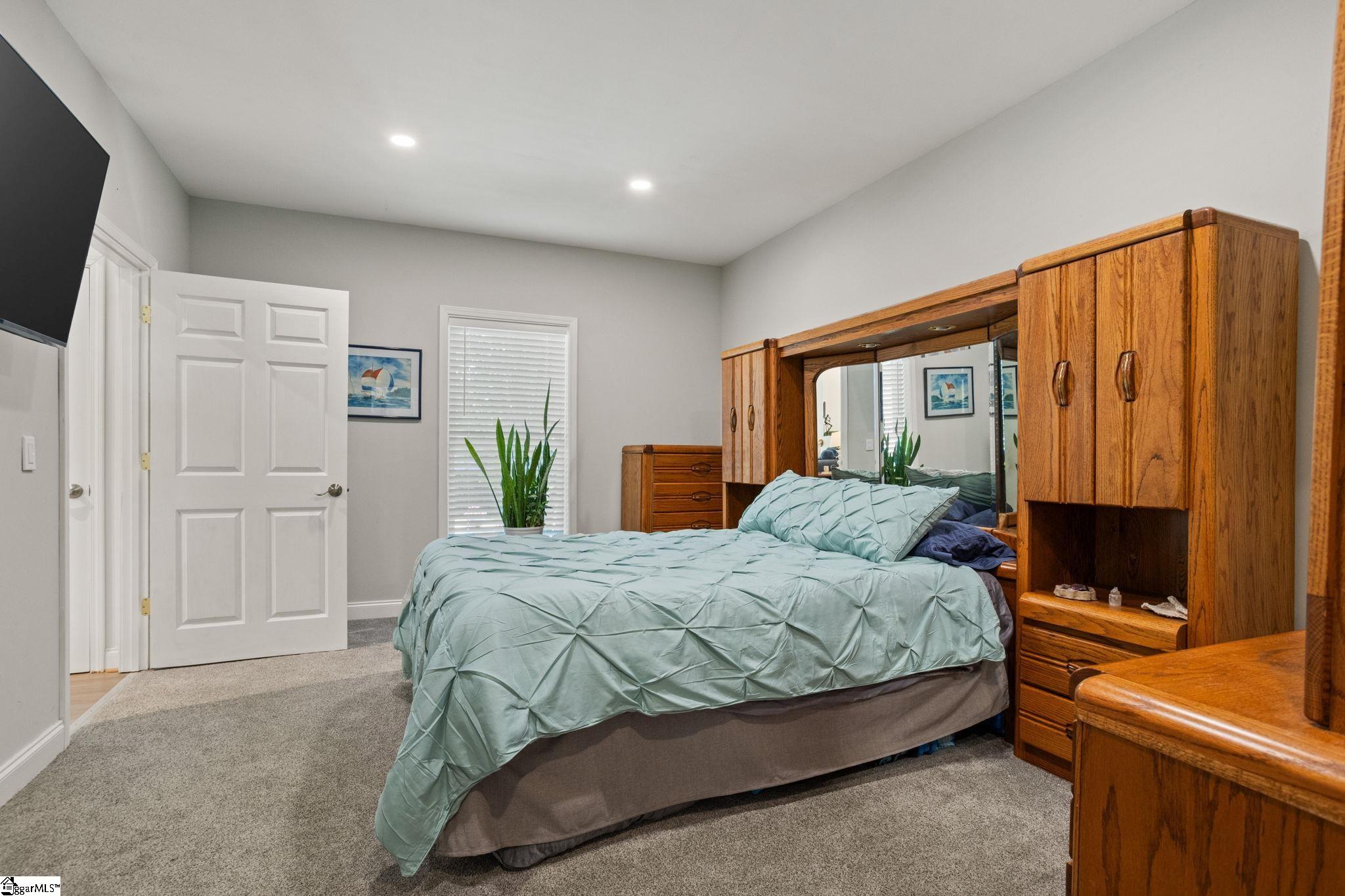 122 Bradley Boulevard