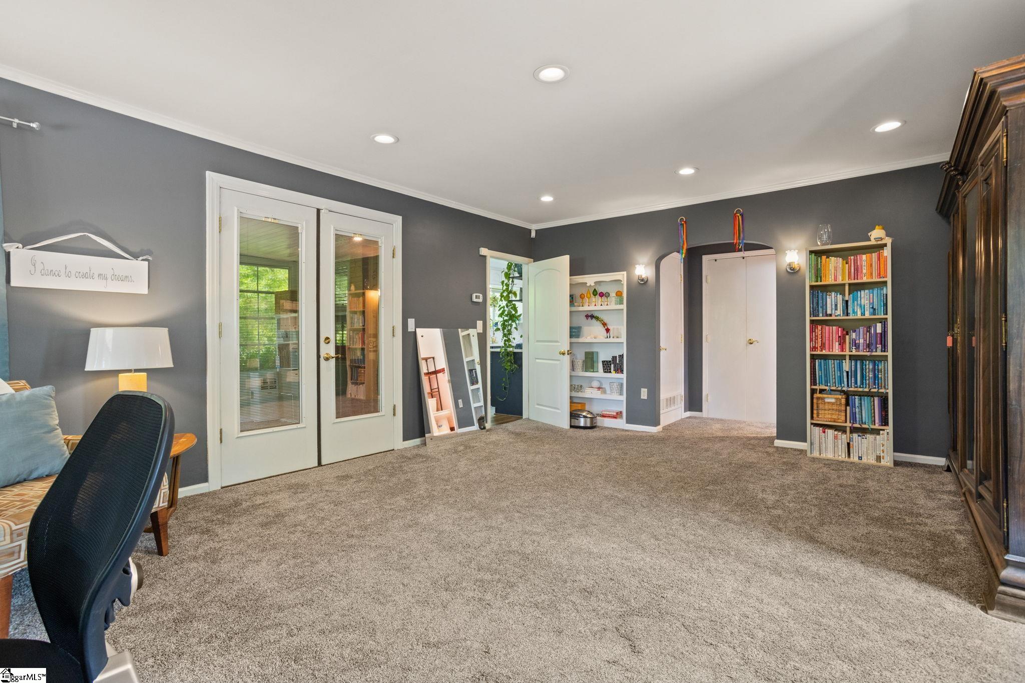 122 Bradley Boulevard