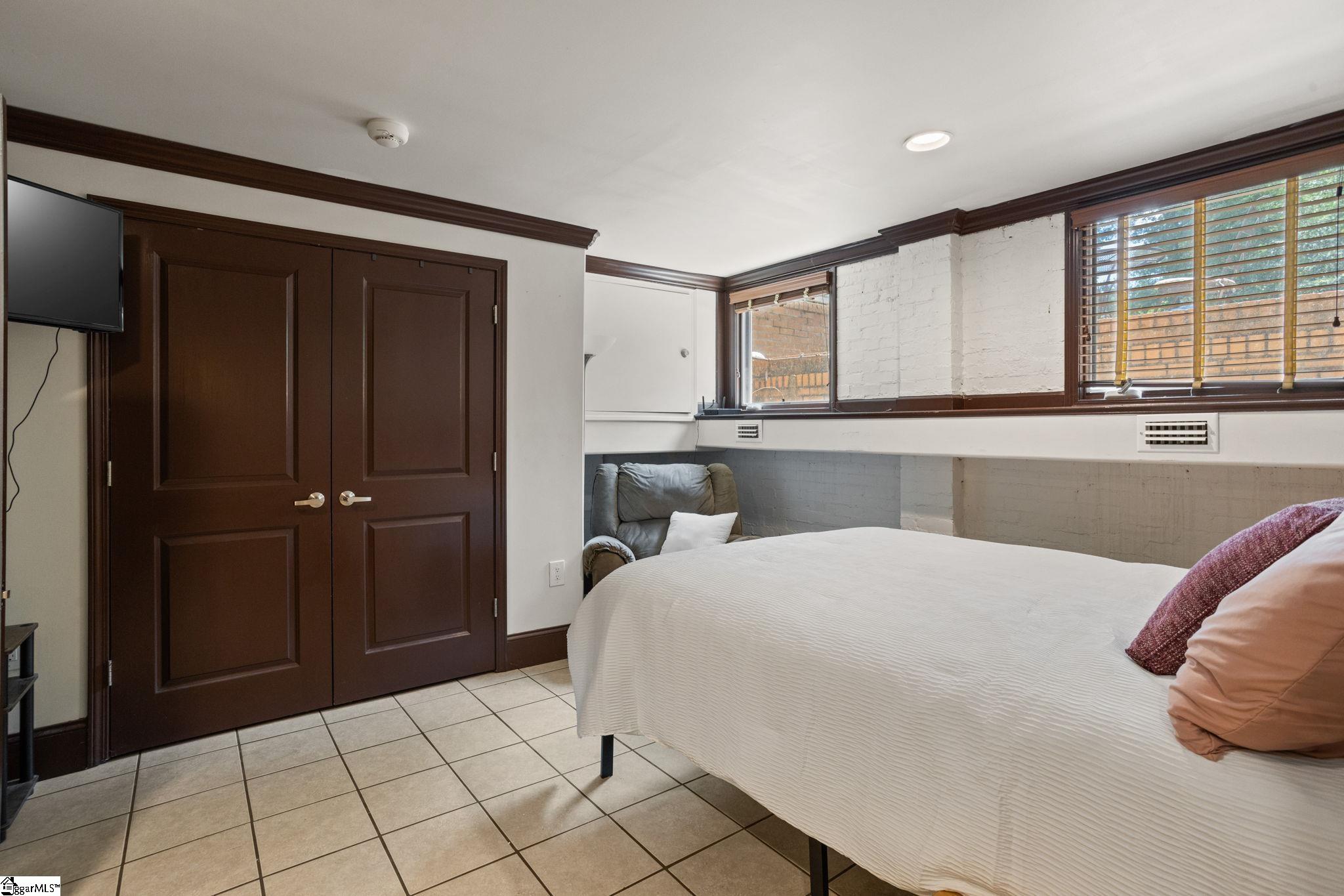 122 Bradley Boulevard