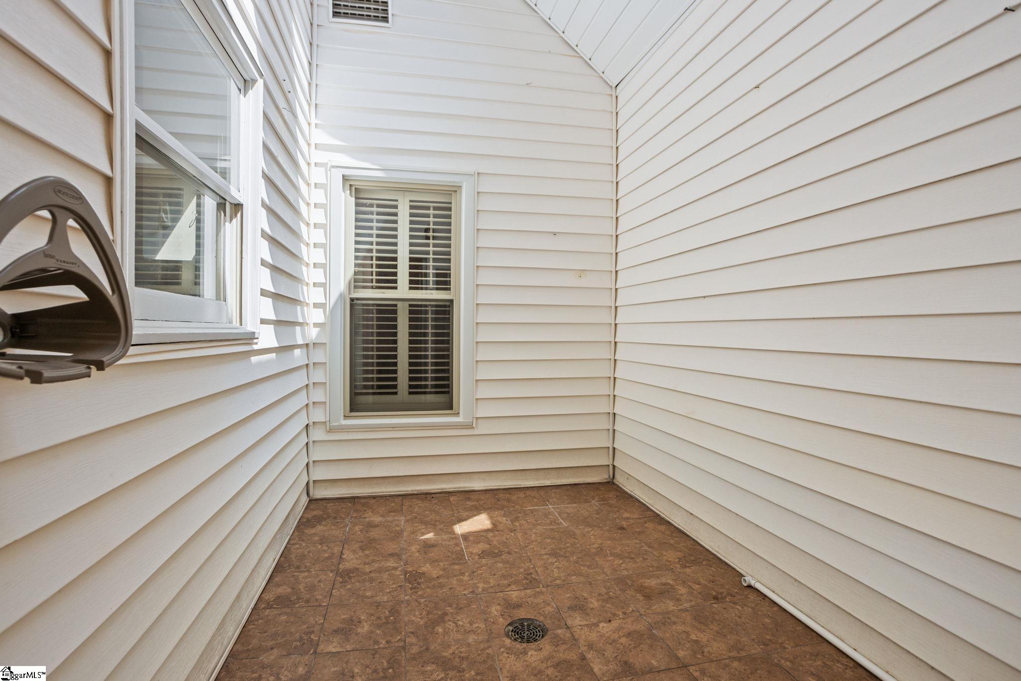 306 Greenview Circle